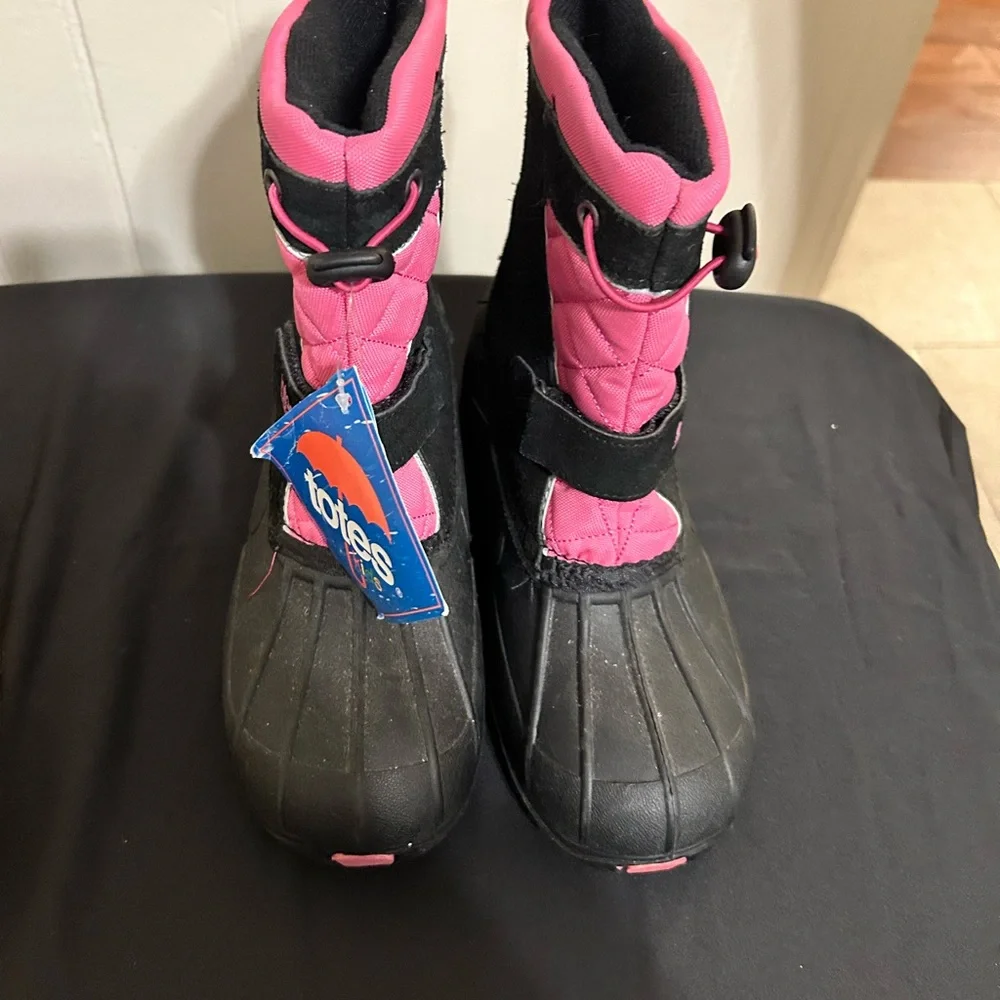 NWT Totes Pink and Black Kids Snow Boots Big Girl’s Size 5